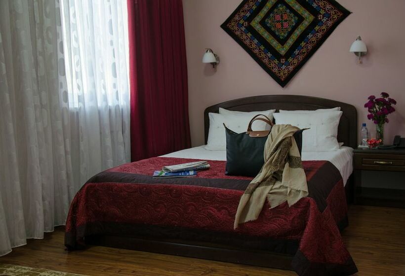 סוויטת ג'וניור, Jipek Joli