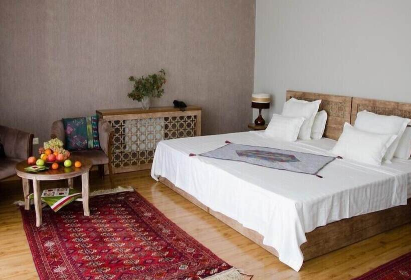 סוויטת ג'וניור סופריור, Jipek Joli