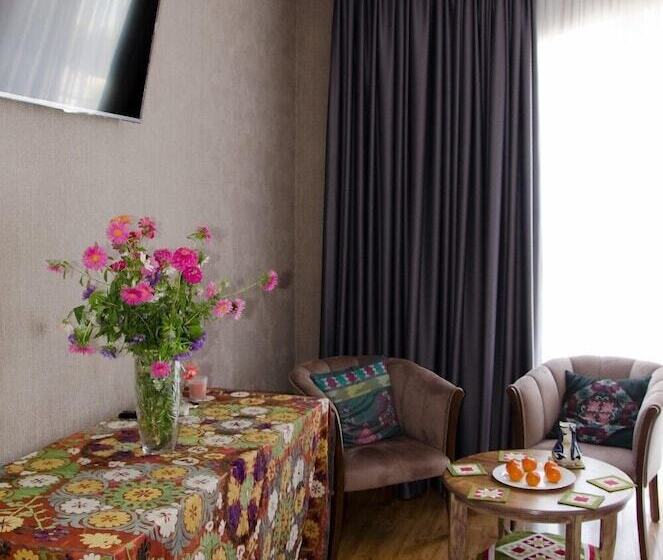 סוויטת ג'וניור סופריור, Jipek Joli