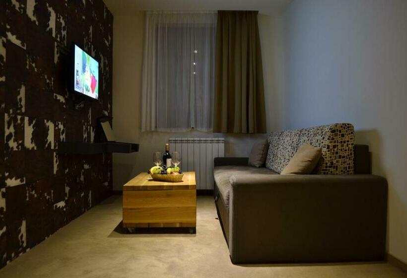 سوییت سوپریور, Lavina