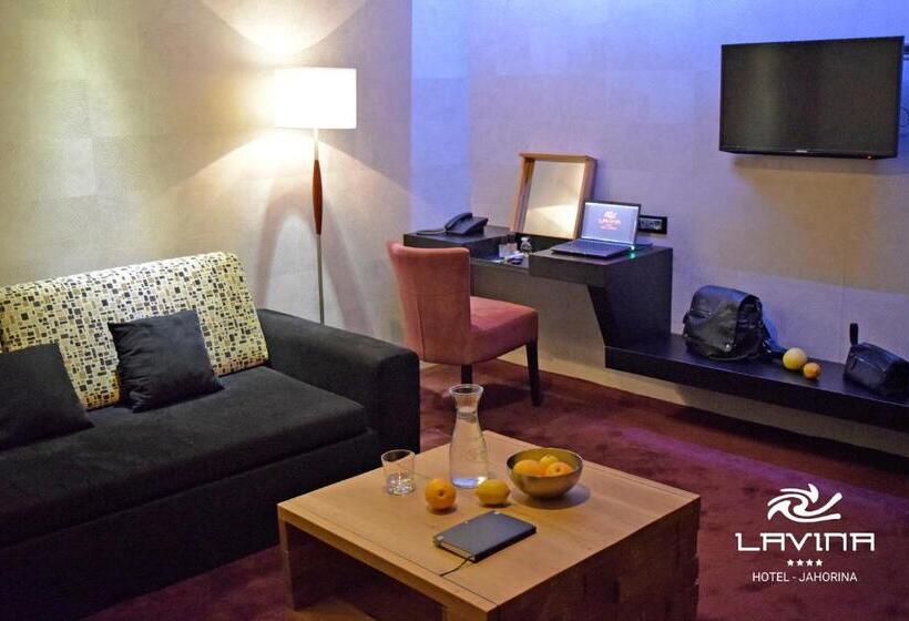 سوییت لوکس, Lavina