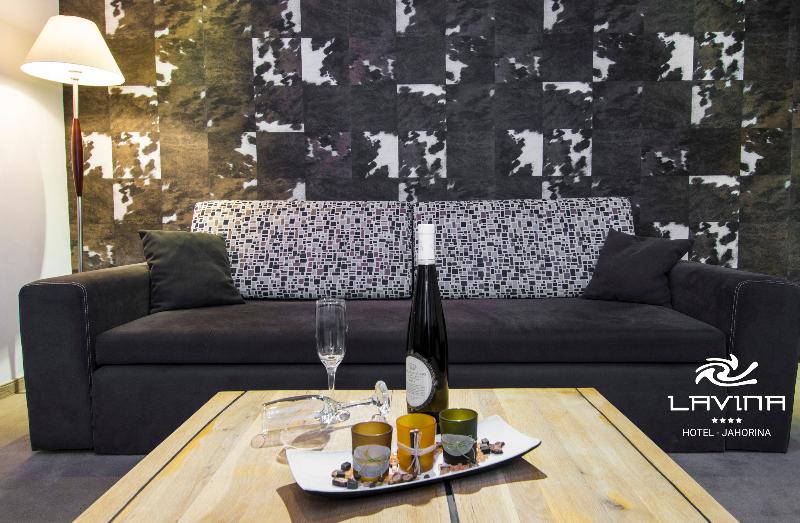 سوییت سوپریور, Lavina