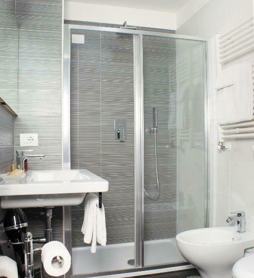 חדר סטנדרט, Leopardi