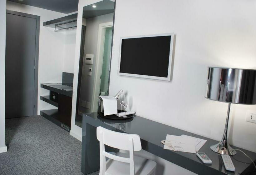 חדר סטנדרט, Leopardi