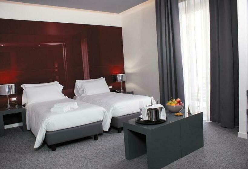 חדר סטנדרט לשלושה, Leopardi