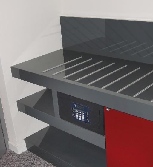 חדר סטנדרט לשלושה, Leopardi