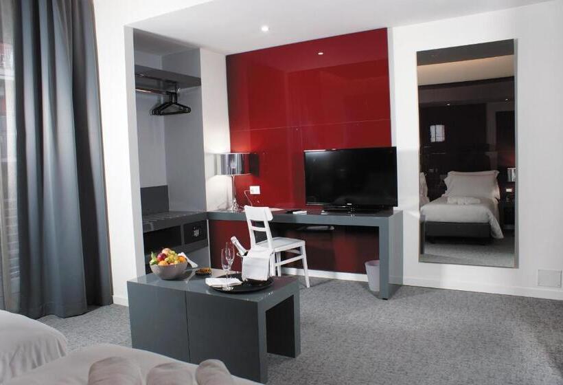 חדר סטנדרט לשלושה, Leopardi