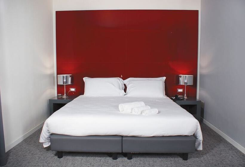 חדר סטנדרט, Leopardi