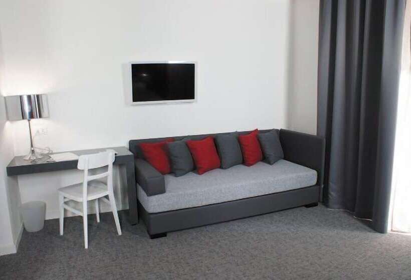 חדר סטנדרט, Leopardi