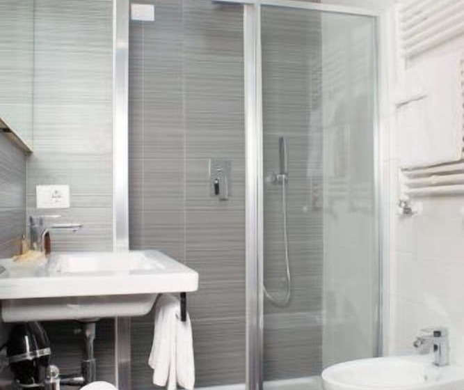 חדר סטנדרט, Leopardi