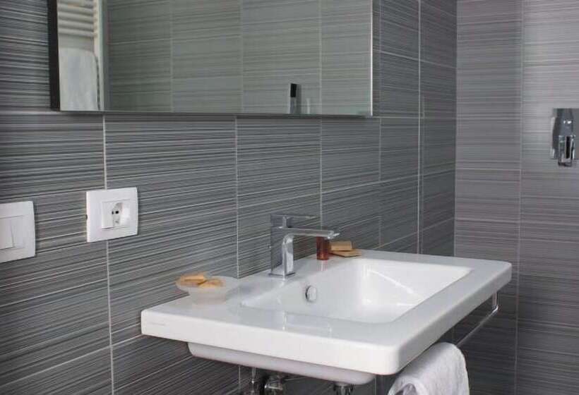 חדר סטנדרט, Leopardi