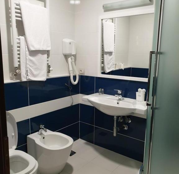 חדר סטנדרט לשלושה, Millennium