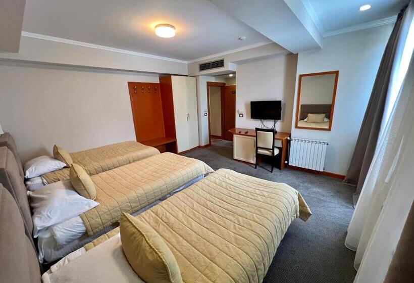 חדר סטנדרט לשלושה, Millennium