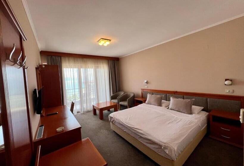 דירת חדר משפחתית, Millennium