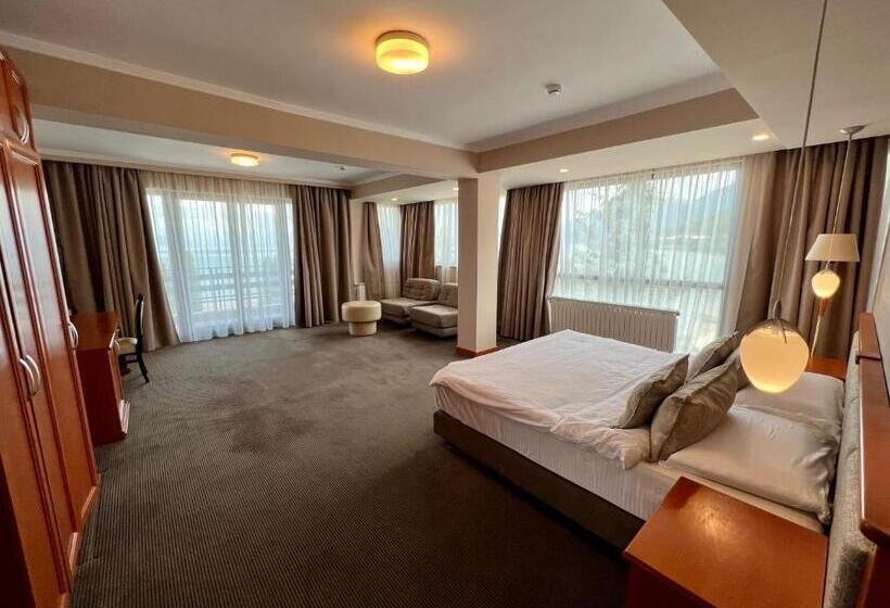 דירת חדר משפחתית, Millennium