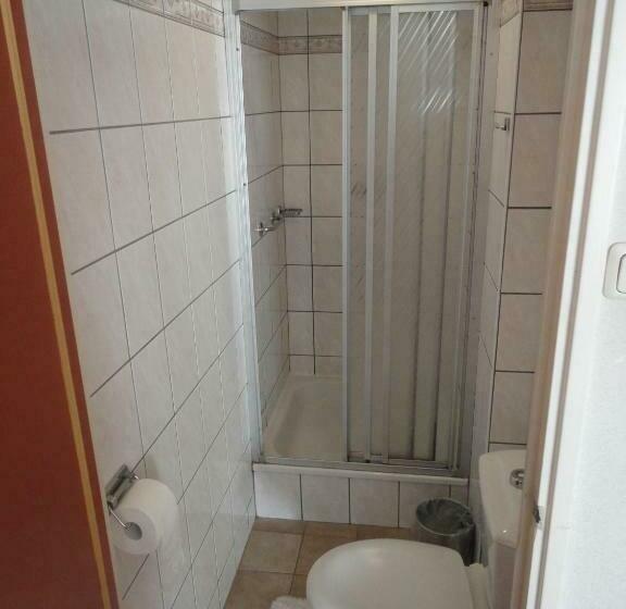 اتاق استاندارد یک نفره, T Anker