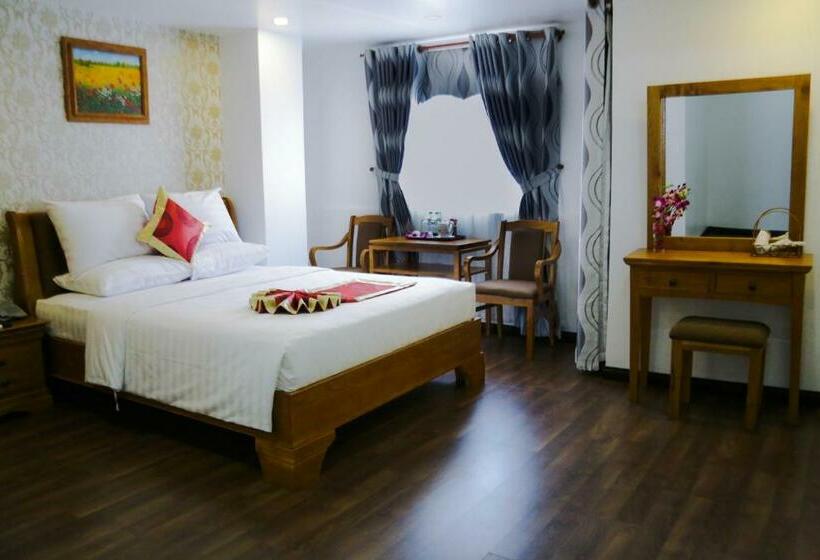 اتاق لوکس, The Airport