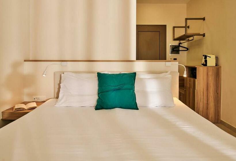 Номер Superior, Ionian Aura