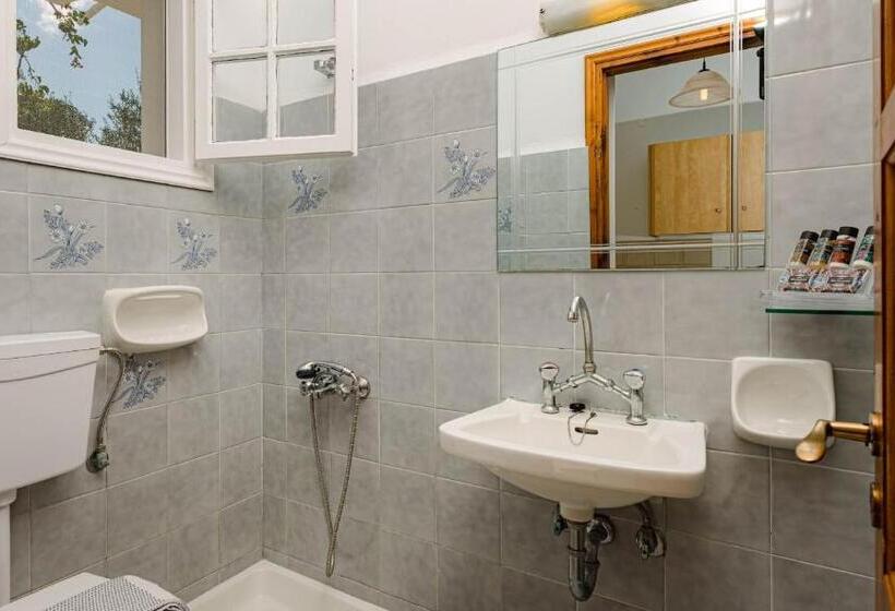 Номер Стандарт Вид на Море, Ionian Aura