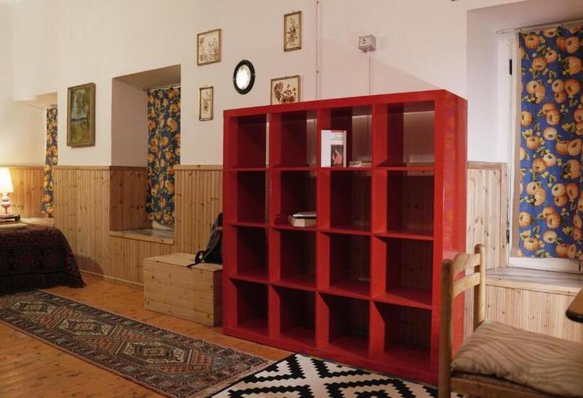 家庭间, Mi Casa Es Tu Casa   Shkodra Backpackers Hostel