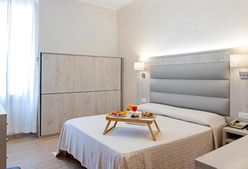 חדר משפחתי, Biagi & Residence