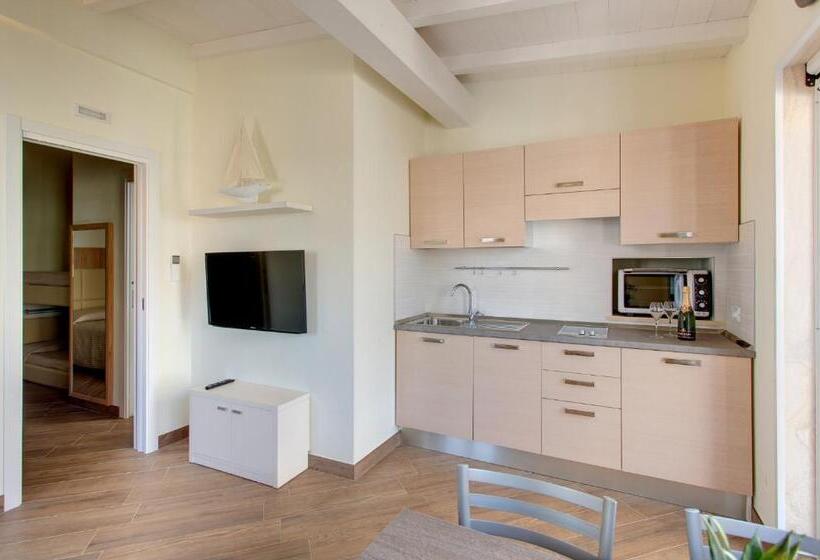 דירה בת חדר שינה 1 צדדית נוף לים, Biagi & Residence