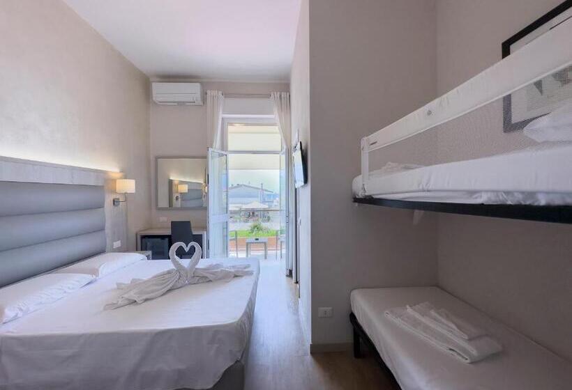 חדר סטנדרט לארבעה נוף לים, Biagi & Residence