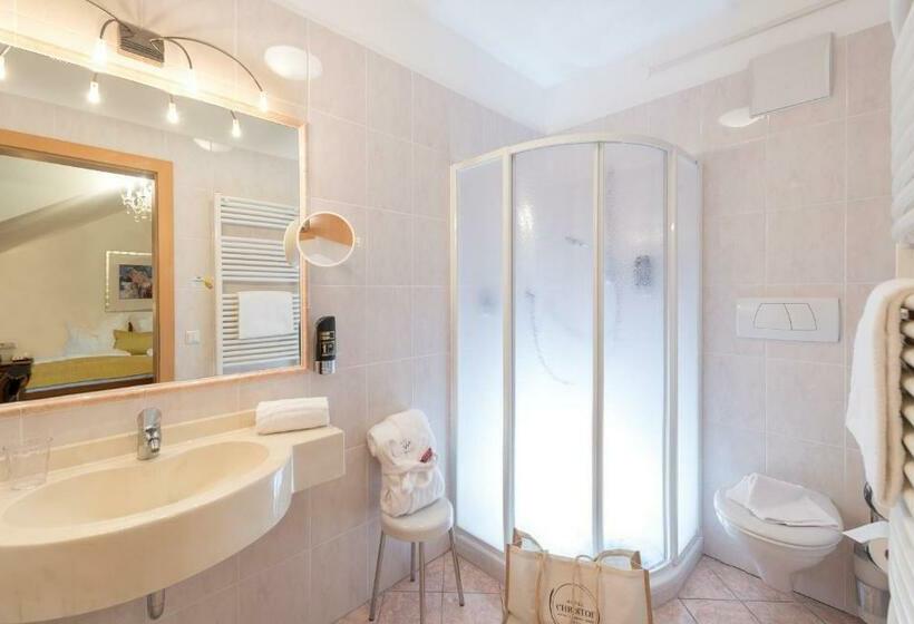 标准单人间, Christof