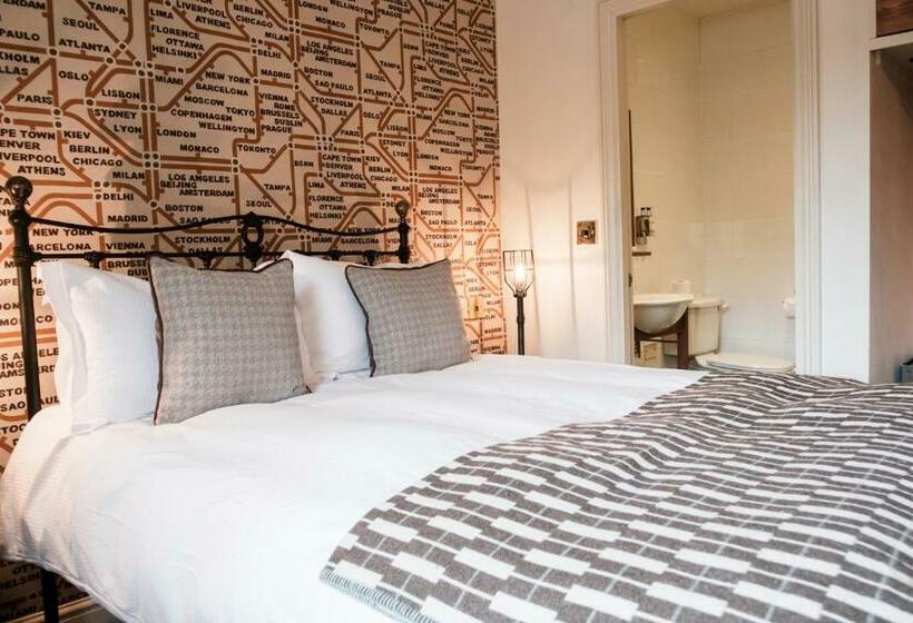 غرفة قياسية, The Pilot Inn