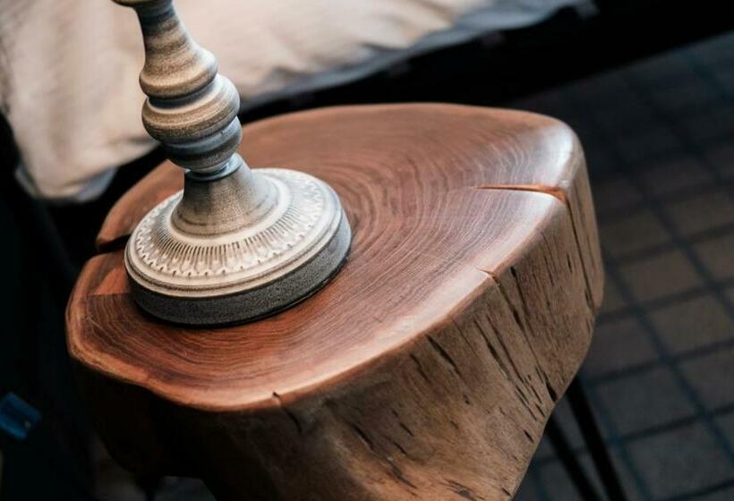 غرفة قياسية, The Pilot Inn