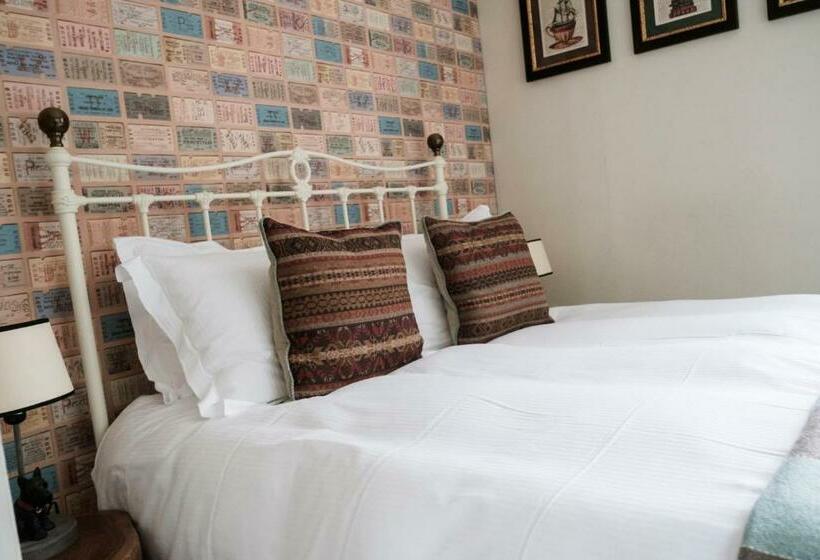 غرفة قياسية, The Pilot Inn