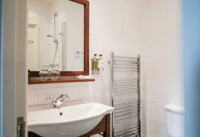 غرفة قياسية, The Pilot Inn