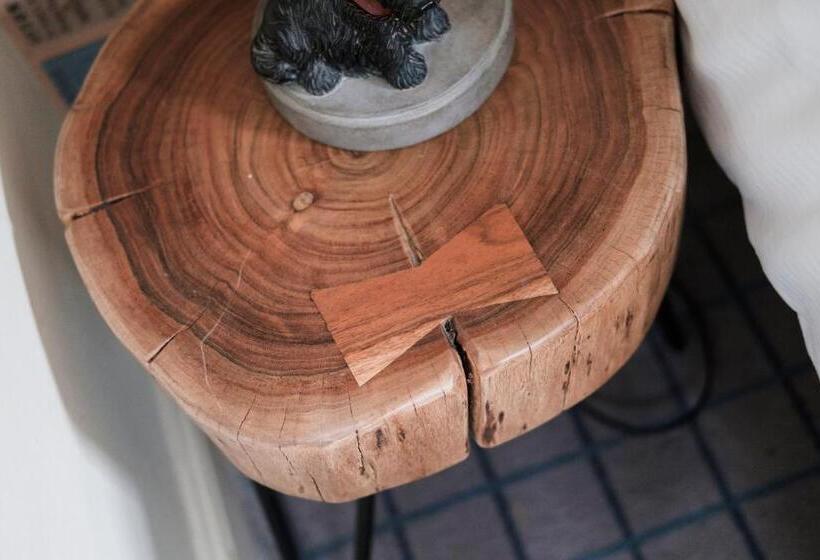 غرفة قياسية, The Pilot Inn