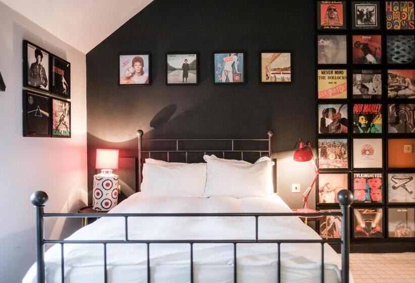 غرفة سوبيريور, The Pilot Inn