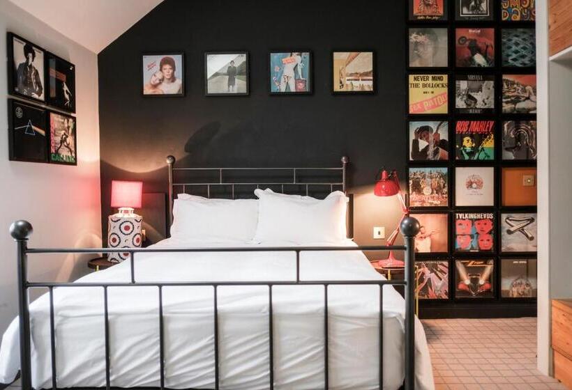 غرفة سوبيريور, The Pilot Inn