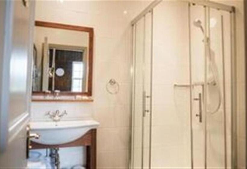 غرفة قياسية فردية, The Pilot Inn