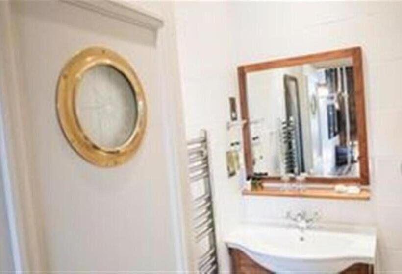 غرفة قياسية فردية, The Pilot Inn