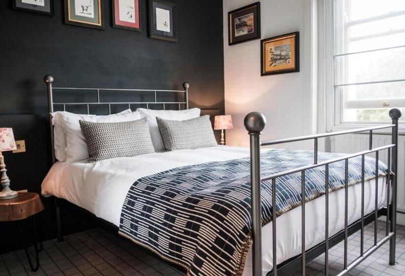 غرفة قياسية, The Pilot Inn