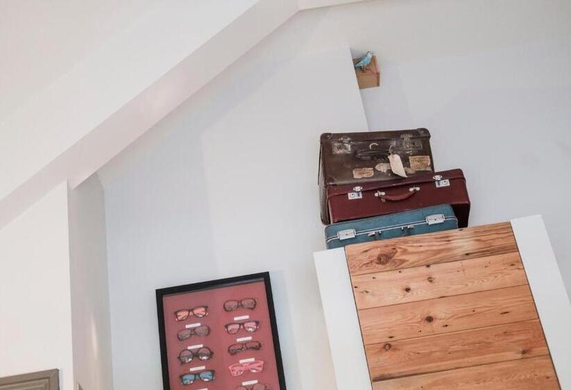 غرفة سوبيريور, The Pilot Inn