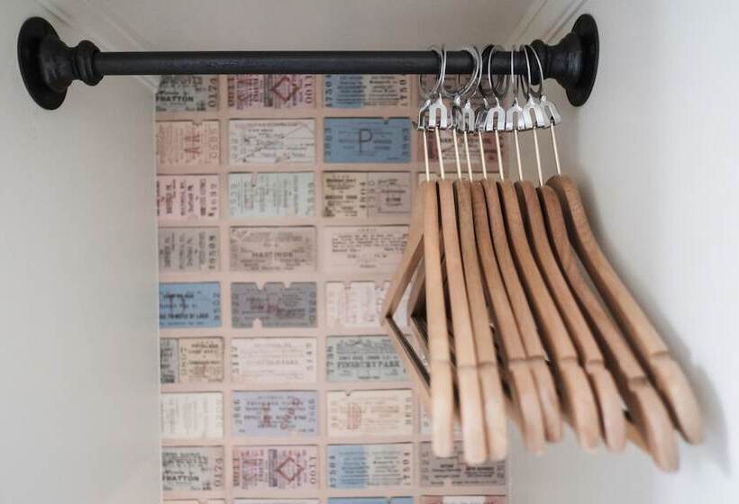 غرفة قياسية, The Pilot Inn