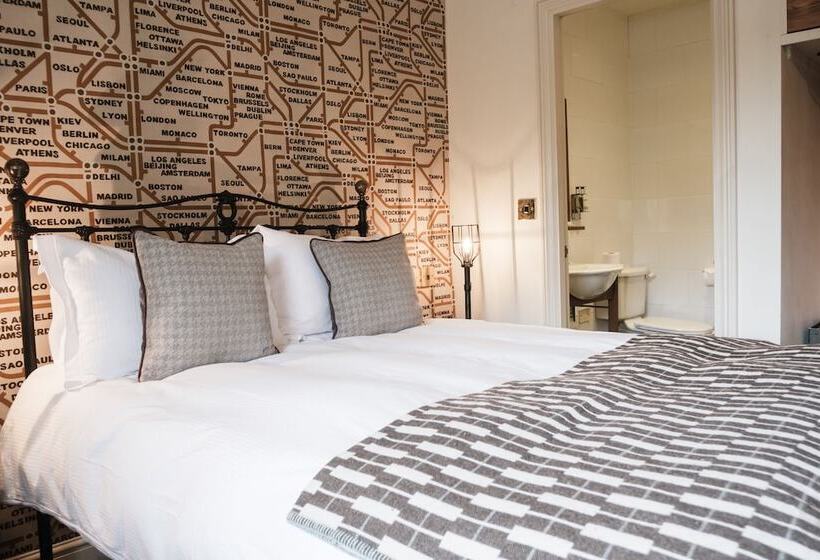 غرفة قياسية, The Pilot Inn