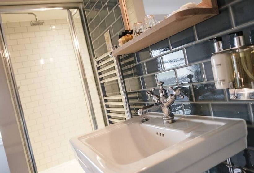 غرفة سوبيريور, The Pilot Inn