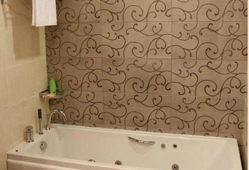 سوییت لوکس, Chinar Hotel & Spa Naftalan