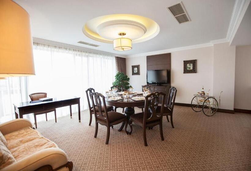 سوئیت با تخت بزرگ, Chinar Hotel & Spa Naftalan