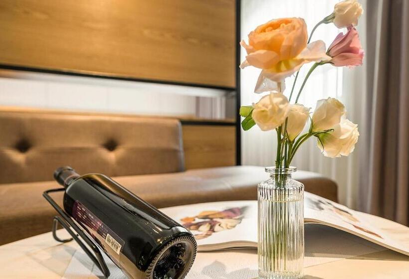 Полулюкс, Crown Hotel Changwon