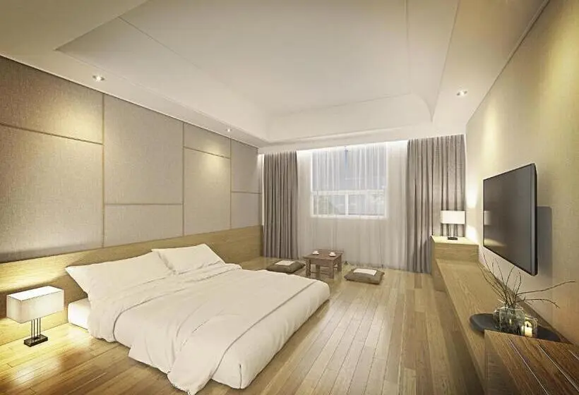 اتاق خانوادگی, Crown Hotel Changwon