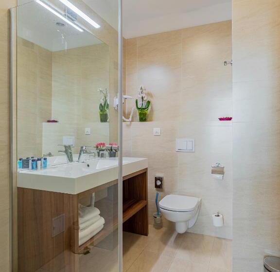 اتاق لوکس با بالکن, Concorde Old Bucharest