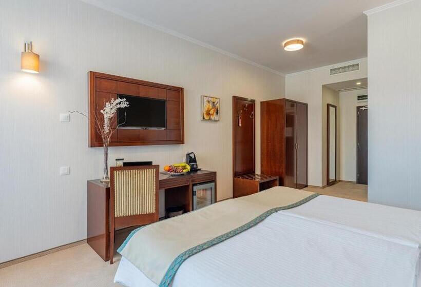 اتاق لوکس با بالکن, Concorde Old Bucharest