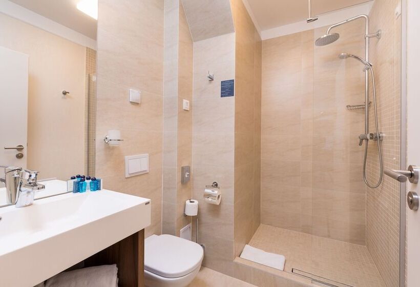 اتاق سوپریور با بالکن, Concorde Old Bucharest