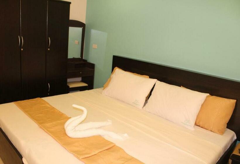 디럭스 룸 킹사이즈 침대, Coron Visitors